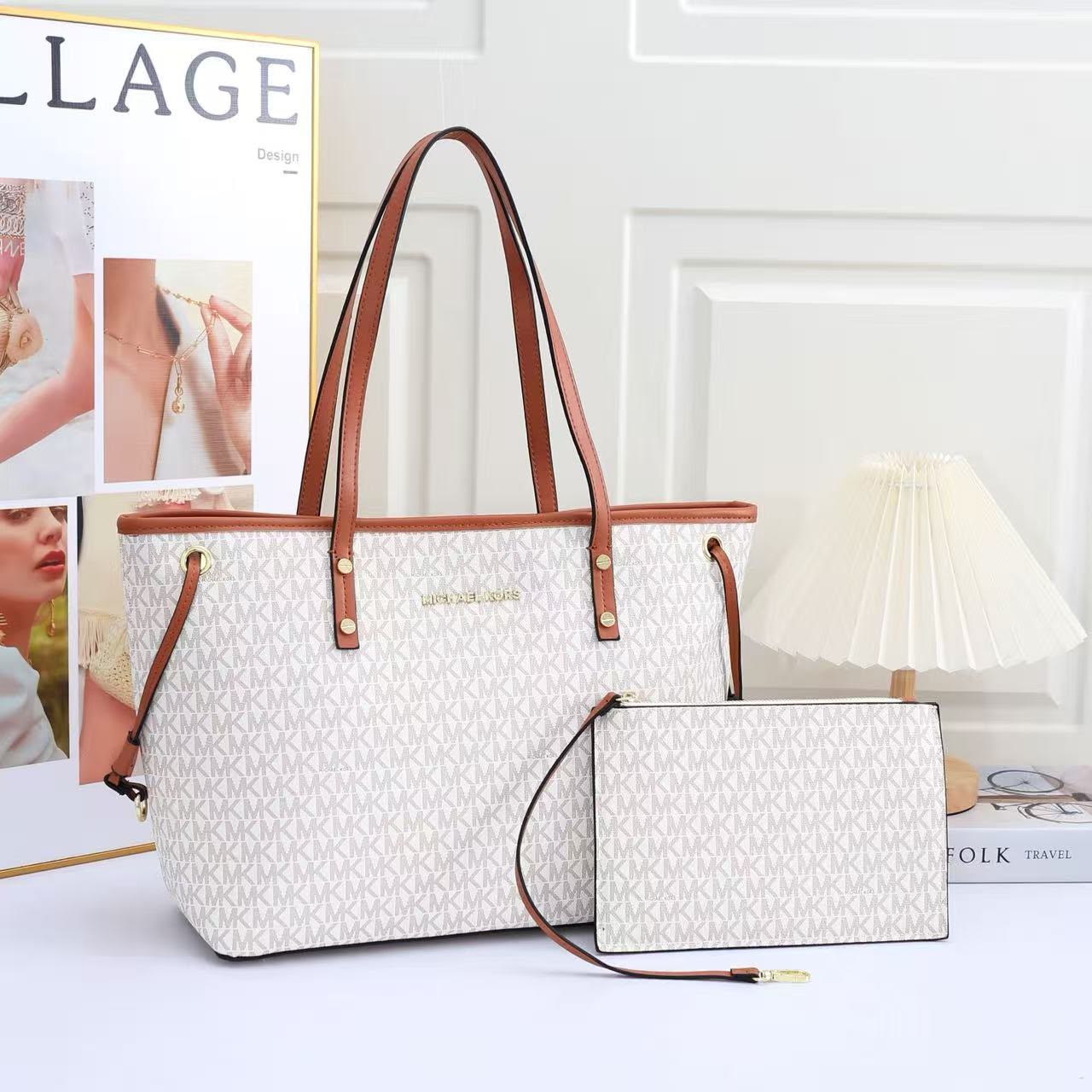MICHAEL KORS Signature Tote with Pouch 45 cm