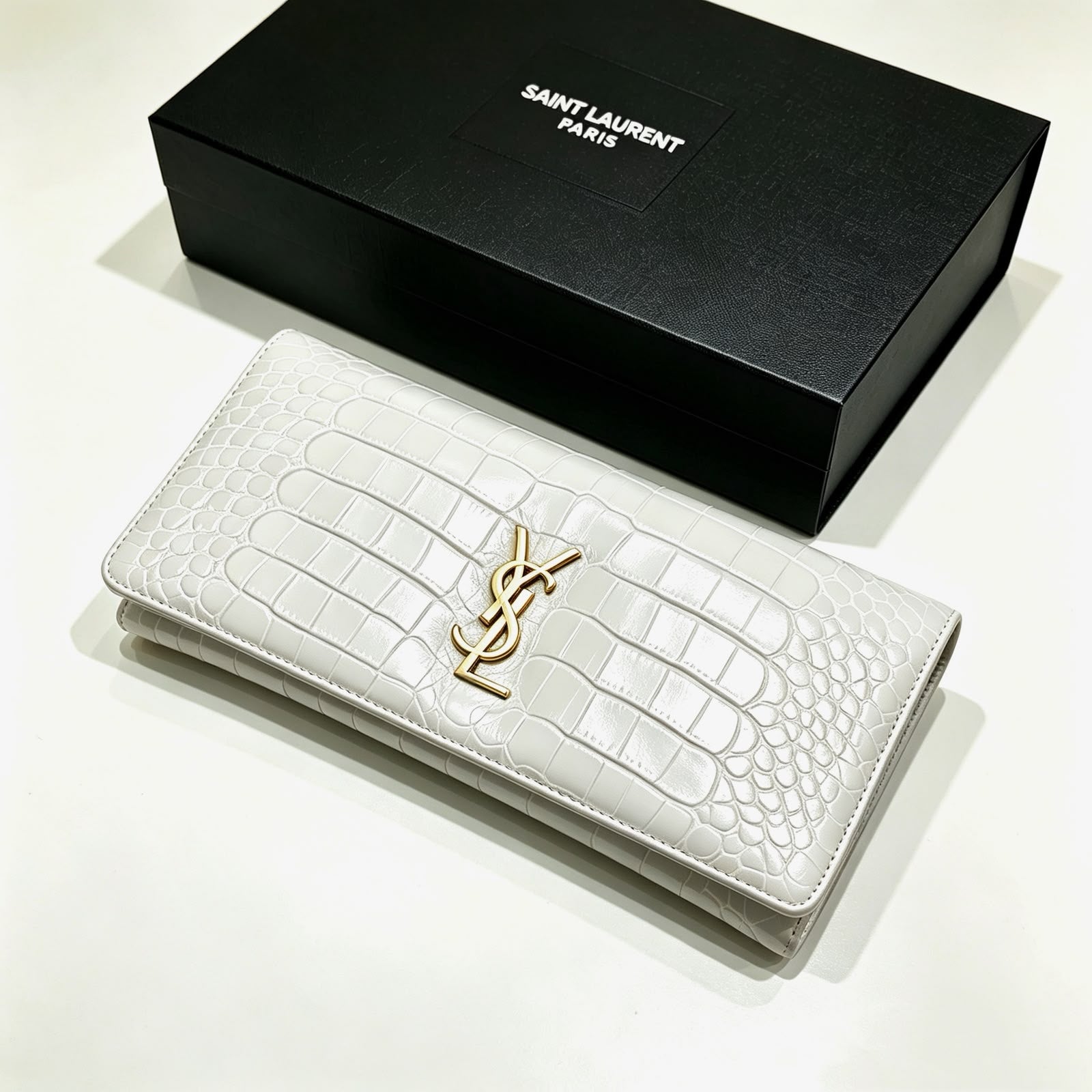 محفظة YSL كونتيننتال 22 سم ماستر