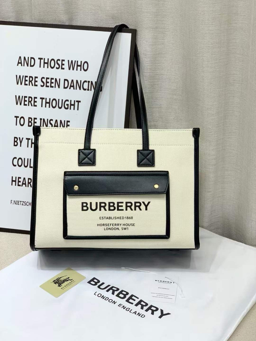 BURBERRY Tote 36 cm Without Box
